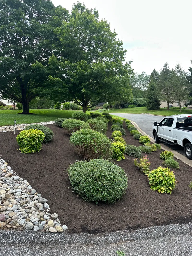 Mulch Bed Landscaping River Rock Edge